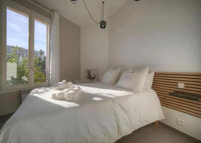 Duplex 3 Terrasse Et 1 Dependance A4b026