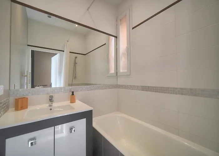 Duplex 3 Terrasse Et 1 Dependance A4b026 *